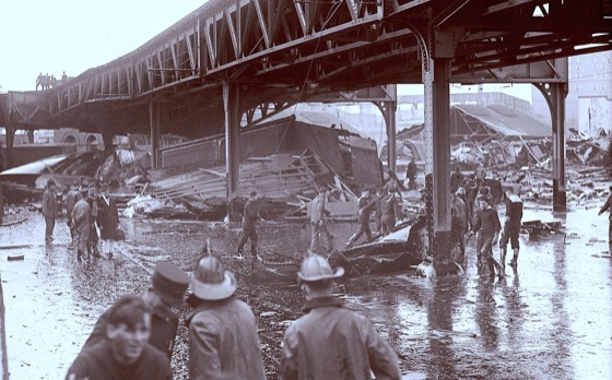 File:GreatMolassesFlood 1919-Wreckage under the elevated tracks.jpg