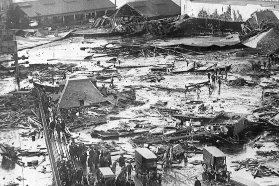 Recorte cinematográfico de File:BostonMolassesDisaster.jpg