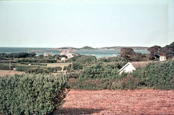 Vista de vilarejo e porto nas Isles of Scilly