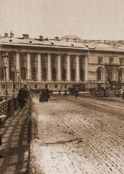 Recorte cinematográfico de File:HorsetramSPbDvortsovyBridge1905-1906.jpeg