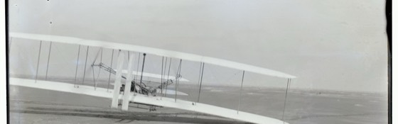 Recorte cinematográfico de File:1903 Wright Flyer third flight 17 December 1903.jpg