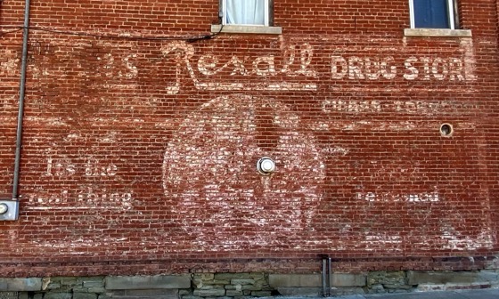 Rexall Drug Store ghost sign (letreiro desbotado em parede de tijolos) photograph