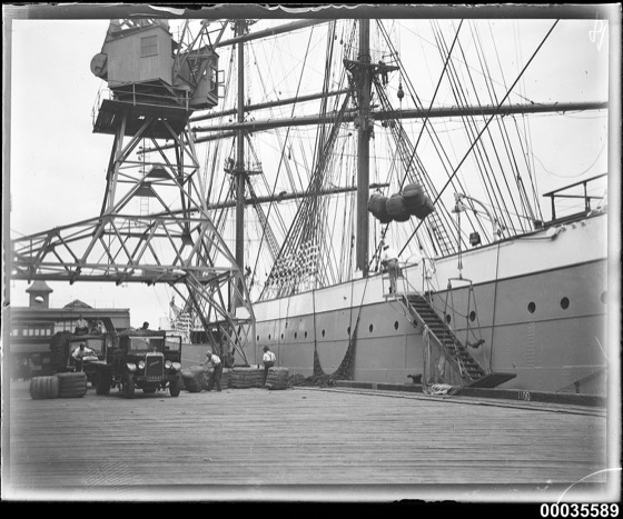 File:Wool bales being loaded into the hold of MAGDALENE VINNEN, March 1933