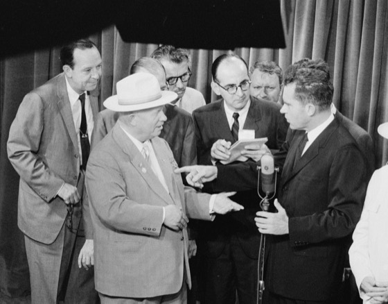 File:Kitchen debate.jpg — Nixon e Khrushchev, 1959