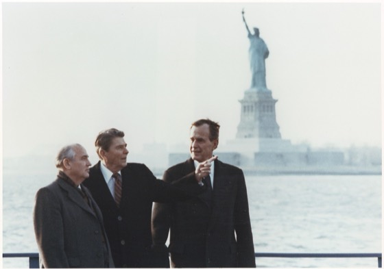 Reagan, Gorbachev e Bush em Governors Island, 1988