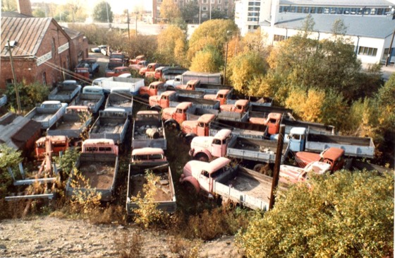 File:Abandoned trucks in tampere 2.jpg