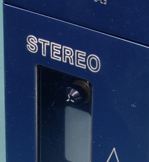 Recorte cinematográfico de File:Original Sony Walkman TPS-L2.JPG