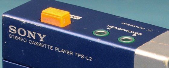 Recorte cinematográfico de File:Original Sony Walkman TPS-L2.JPG