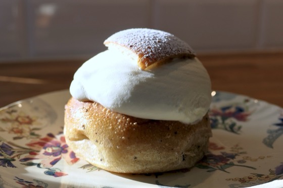 File:Semla 2026 02.jpg — semla sueca clássica
