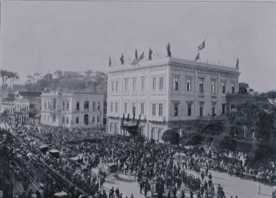 Visão do Palácio do Catete durante o funeral de Afonso Pena